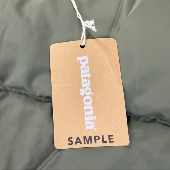 Patagonia NWT Women's Size Small Raven Rocks 75% Down 25% Feathers 28030 - Picture 5 of 13